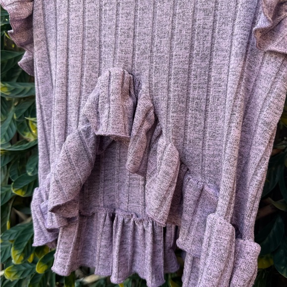 ▪️ 4/$25- SHEIN Ribbed Ruffle Detail 2 Piece Shorts Set - Picture 2 of 2